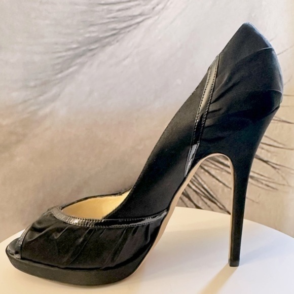 🌸 JIMMY CHOO🌸 Black Satin Patent Leather Peep Toe heels size 40 EU - Picture 5 of 13